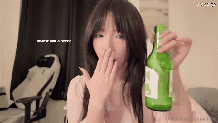 极品神颜少女纯欲高潮脸混血福利姬「aryminh」 OF性爱私拍，跟金主爸爸做爱第一视角露脸口交被大鸡巴中出表情超级反差 预览图 1