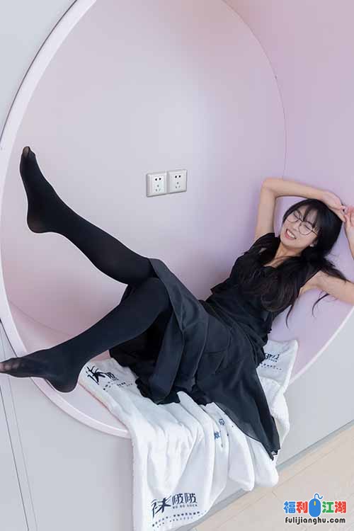 袜啵啵-奶油-平底鞋厚黑丝美腿[140P-1V-1.3G百度网盘] 预览图 4