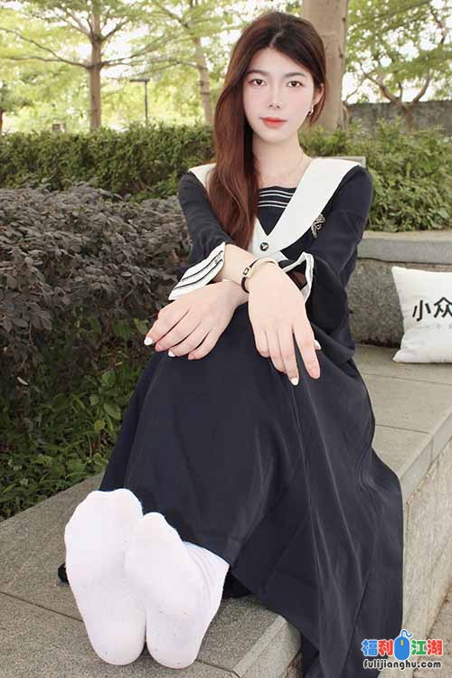 小众视觉-雪糕-连衣裙性感白丝[110P1V-1G百度网盘] 预览图 1