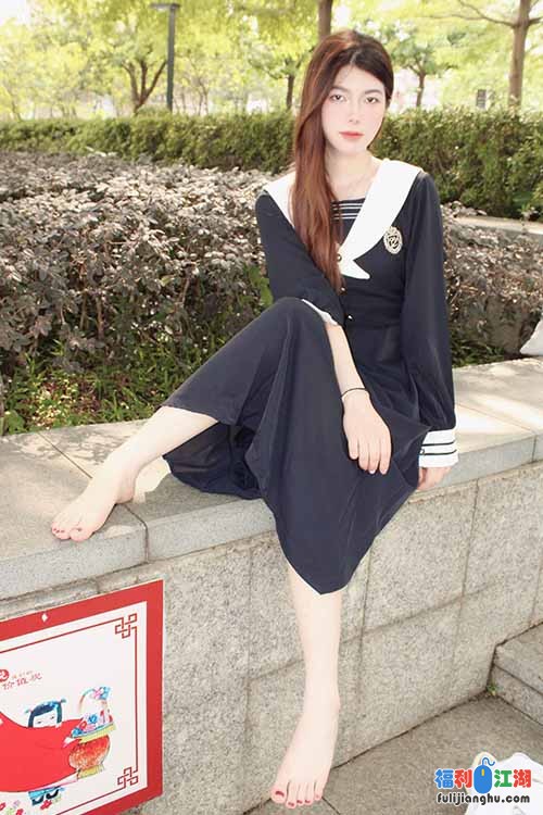 小众视觉-雪糕-连衣裙性感白丝[110P1V-1G百度网盘] 预览图 3