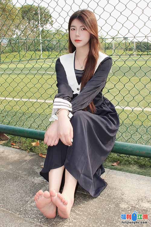 小众视觉-雪糕-连衣裙性感白丝[110P1V-1G百度网盘] 预览图 4