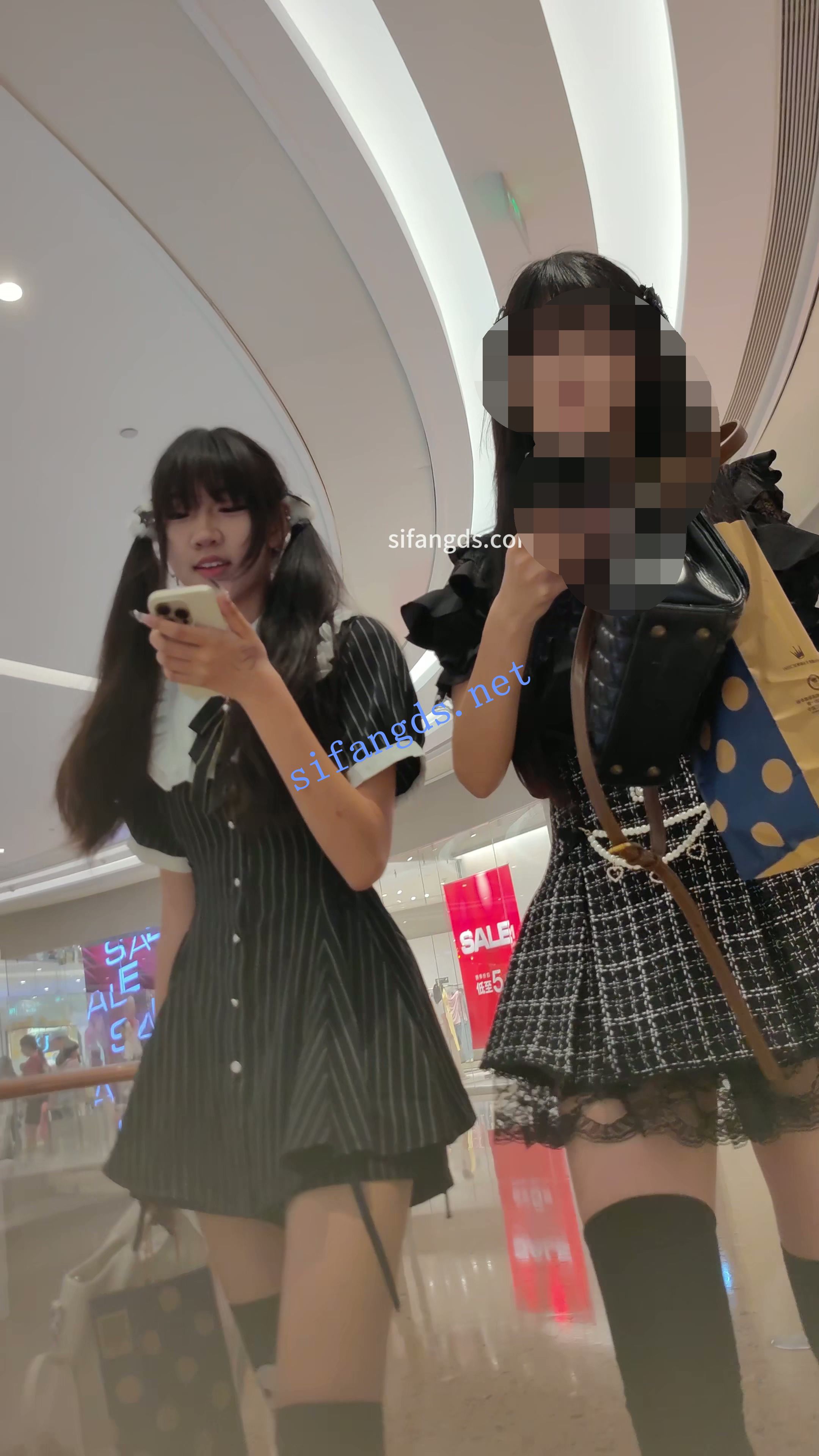 【CSCD】黑色裤裙双马尾黑丝小美女逛街吃饭,白色内内-福利岛