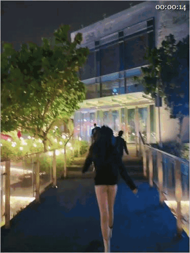 ✨✨✨【人前露出】【luna000yu】图书馆露出，静谧图书馆露出骚逼 顶级美乳，身材爆好,吊钟乳，露脸视频196V[ 预览图 1