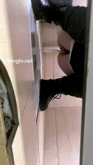 ⚫️厕拍大神潜入写字间女厕隔板缝4K实拍多位办公妹子方便，同步露脸照(7V) 预览图 6