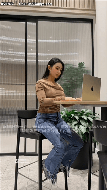 超美御姐【汐梦瑶】新作 舅妈抓到外甥偷穿她的丝袜打手枪 结果一不小心就把屁屁给了外甥 被他从后面肛交内射(2V)