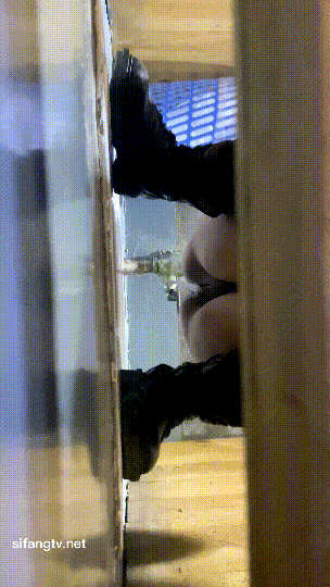 ⚫️厕拍大神潜入写字间女厕隔板缝4K实拍多位办公妹子方便，同步露脸照(7V) 预览图 4