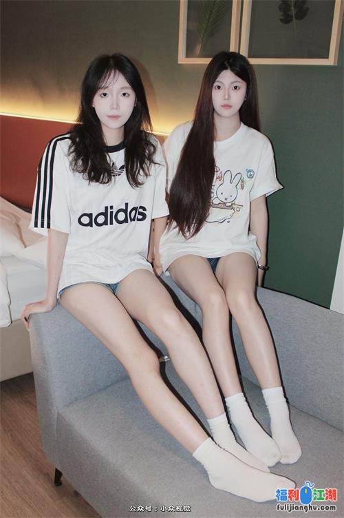 小众视觉-小苹果&芳芳-姐妹花裸足足秀[130P1V-0.5G百度网盘] 预览图 1