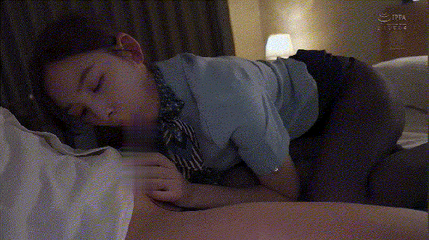 (AI换脸-绝+++)【章若楠】顶级黑丝美腿明星空姐激战爱爱![某房原版]【提取失败】 预览图 3