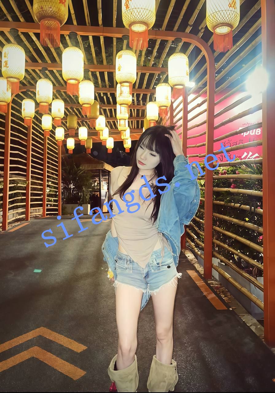 ✅【极品厕拍】阴毛旺盛的台球助教小妹 附生活照 预览图 2