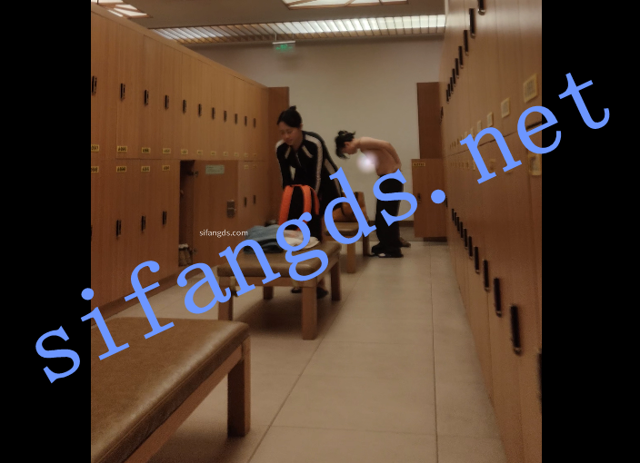 【温泉篇】两个极品身材颜值的美女换了泳衣后别具诱惑 预览图 6