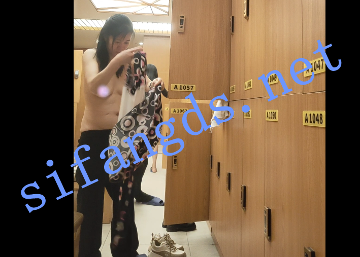 【温泉篇】两个极品身材颜值的美女换了泳衣后别具诱惑 预览图 13