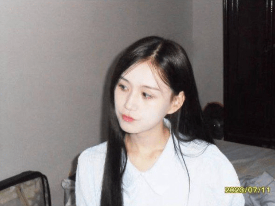 高颜值美人，青春靓丽❤️爱吃大鸡巴，被男友无情暴肏！