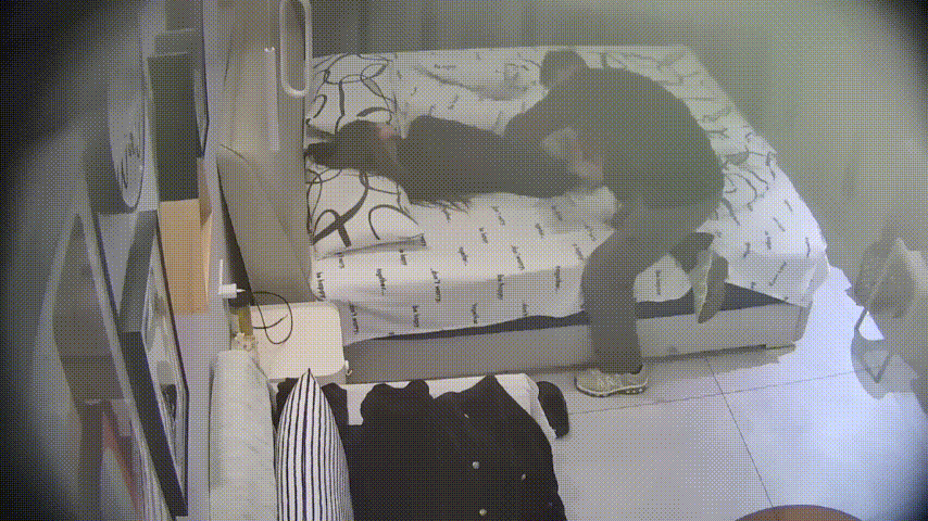 大学城 12-4 女生上床衣服还没脱 男人就撩开裙子舔逼 操到中途不过瘾 把女生拉起来舔鸡巴 最后直接口爆-福利岛