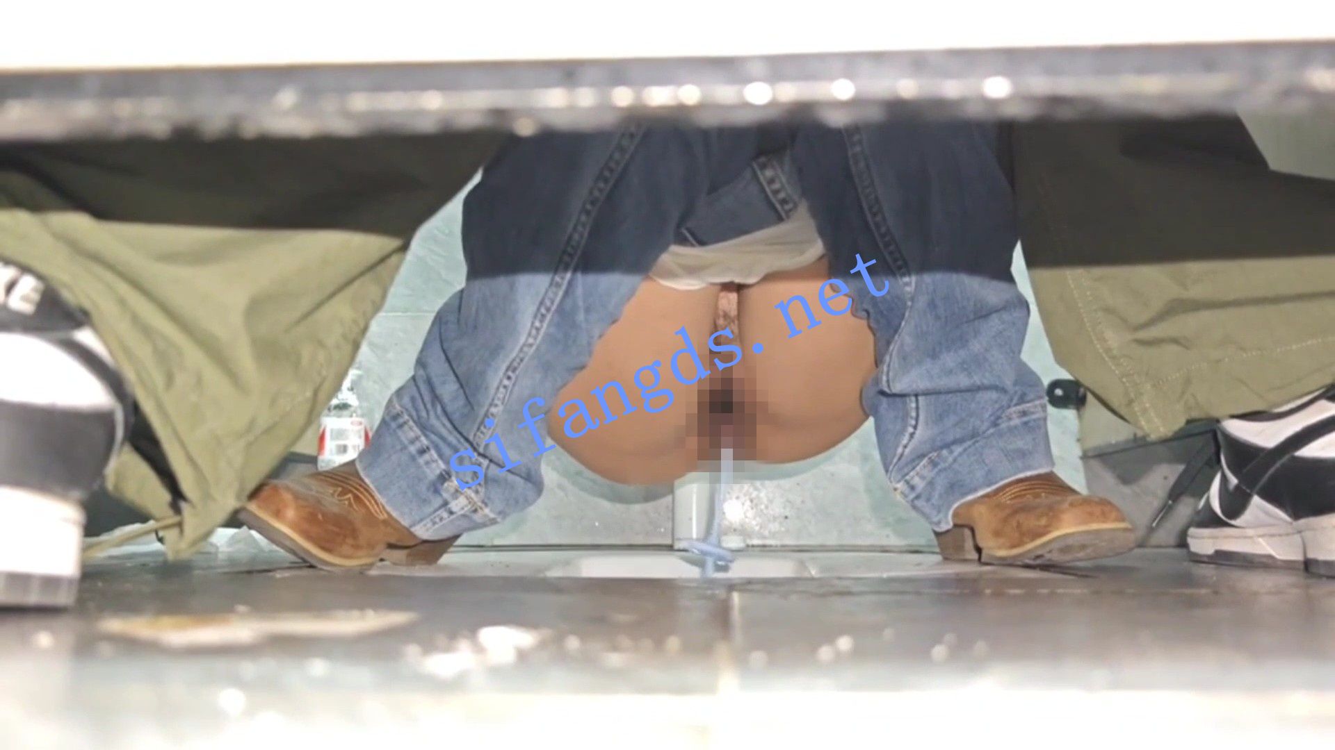 ✅【极品厕拍】酒吧厕所偷拍到情侣在里面口交 跳蛋 啪啪 预览图 7