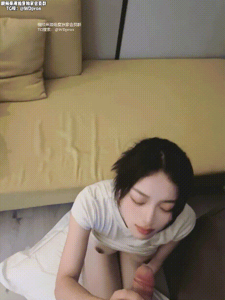 ✅乖巧反差在校学妹，妹子刚上大一 特别反差，很乖。和我说之前被黄毛破处，调教了她不少 真的骚货极度反差 预览图 3