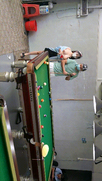 ⚫️11月新品，重磅回归开局就王炸，顶级露出【TonyJ和贝贝】付费(6)，城中村台球厅人前极限露出(2V) 预览图 3