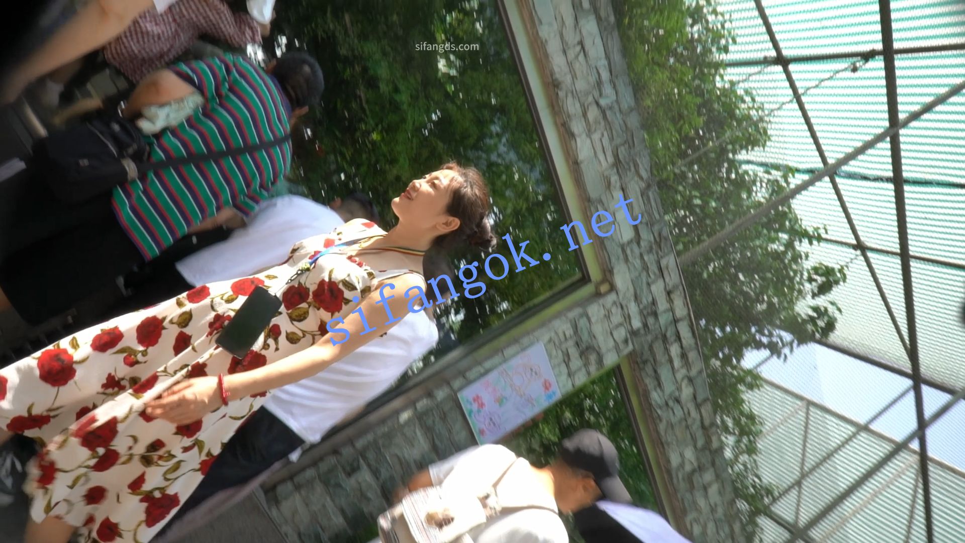 （空城原创）花花长裙美少妇，淡紫微透N紧裹肉臀前C黑森林