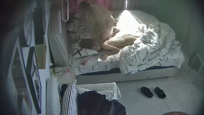 大学城 12-4 续更 昨天发的肤白貌美大长腿的美女被舔逼口爆 今天再更2V做爱视频