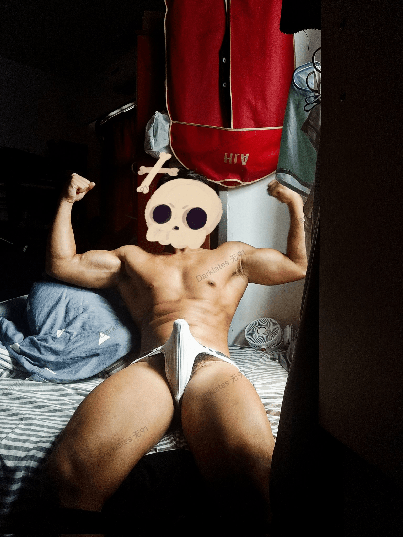 健身猛男Darklates，约炮学生妹少妇熟女，这撞击力度高的每个骚货都好爽，抱操，跳起来操！