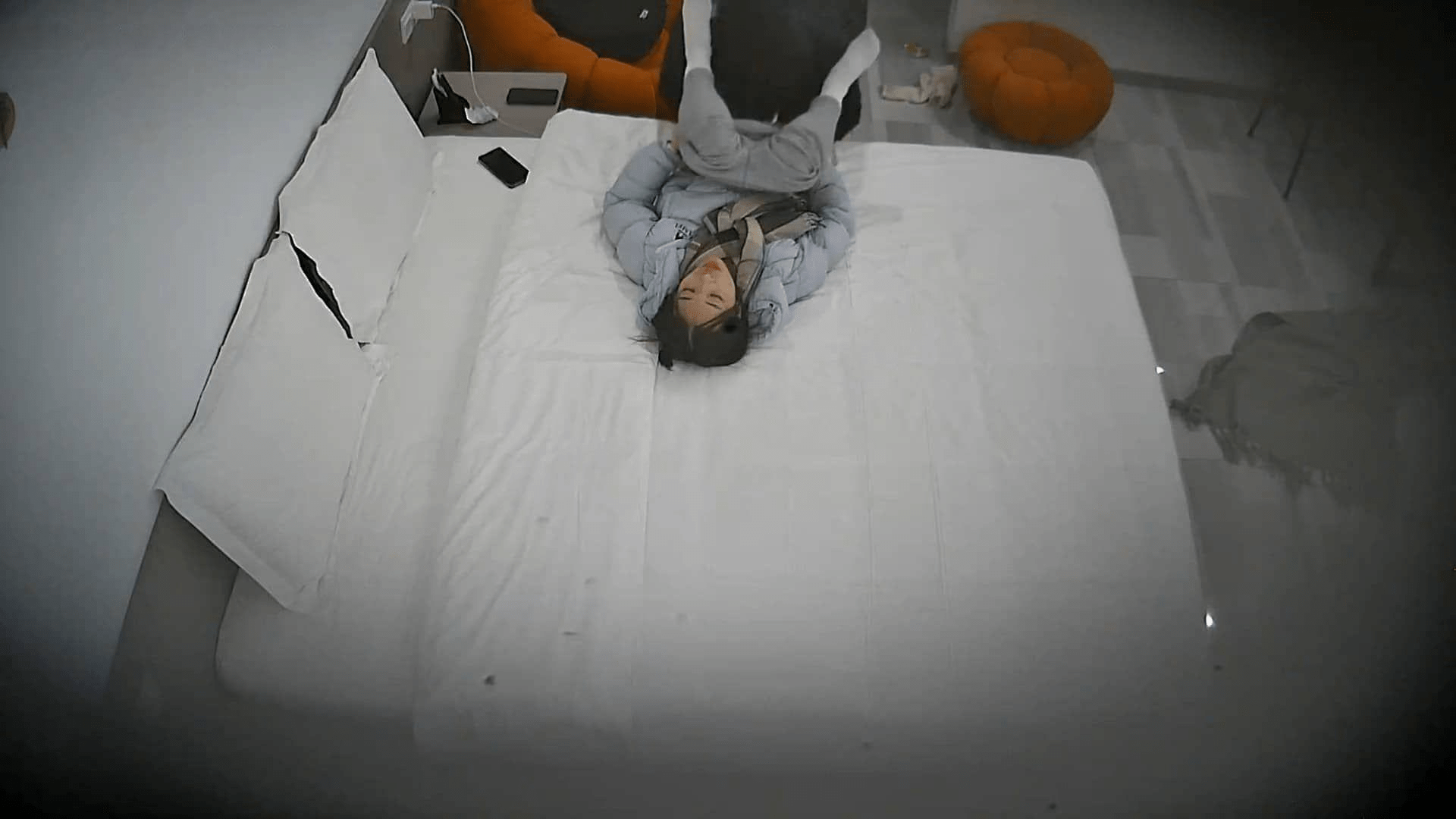 12-6新流出酒店偷拍❤️年轻情侣白月光美女我见犹怜惹得男友恨不能精尽人亡连续干了几次（8V)