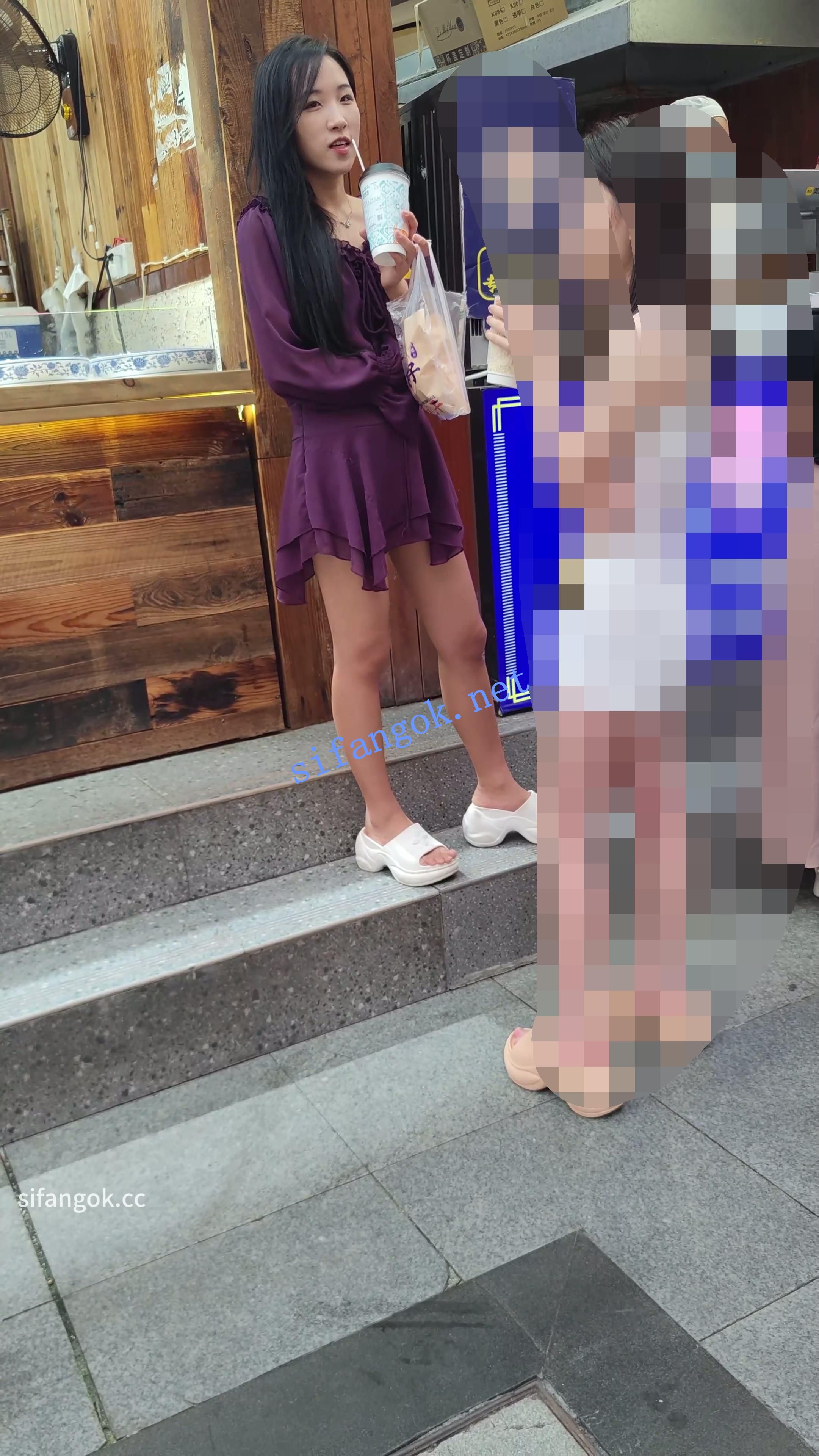 【CSCD】紫色连衣裙小姐姐和闺蜜排队买东西，黄色内内-福利岛