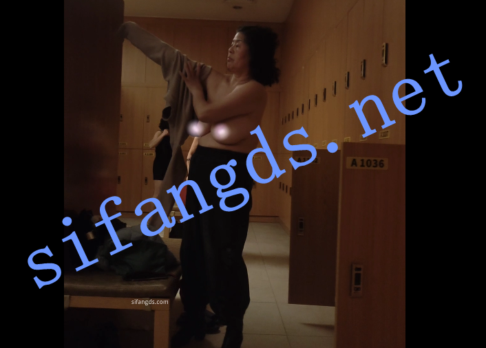 【温泉篇】两个极品身材颜值的美女换了泳衣后别具诱惑 预览图 12