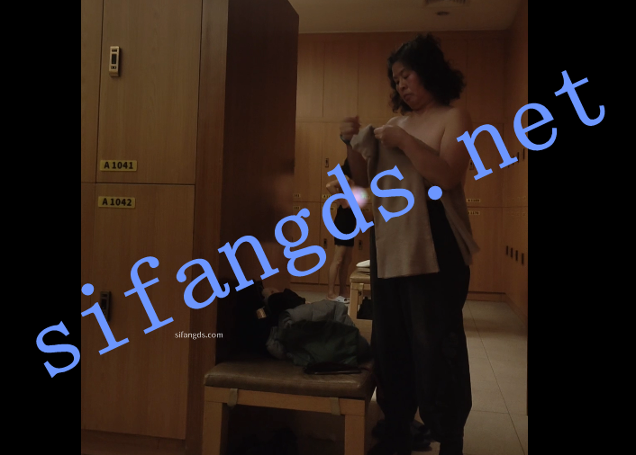 【温泉篇】两个极品身材颜值的美女换了泳衣后别具诱惑 预览图 11