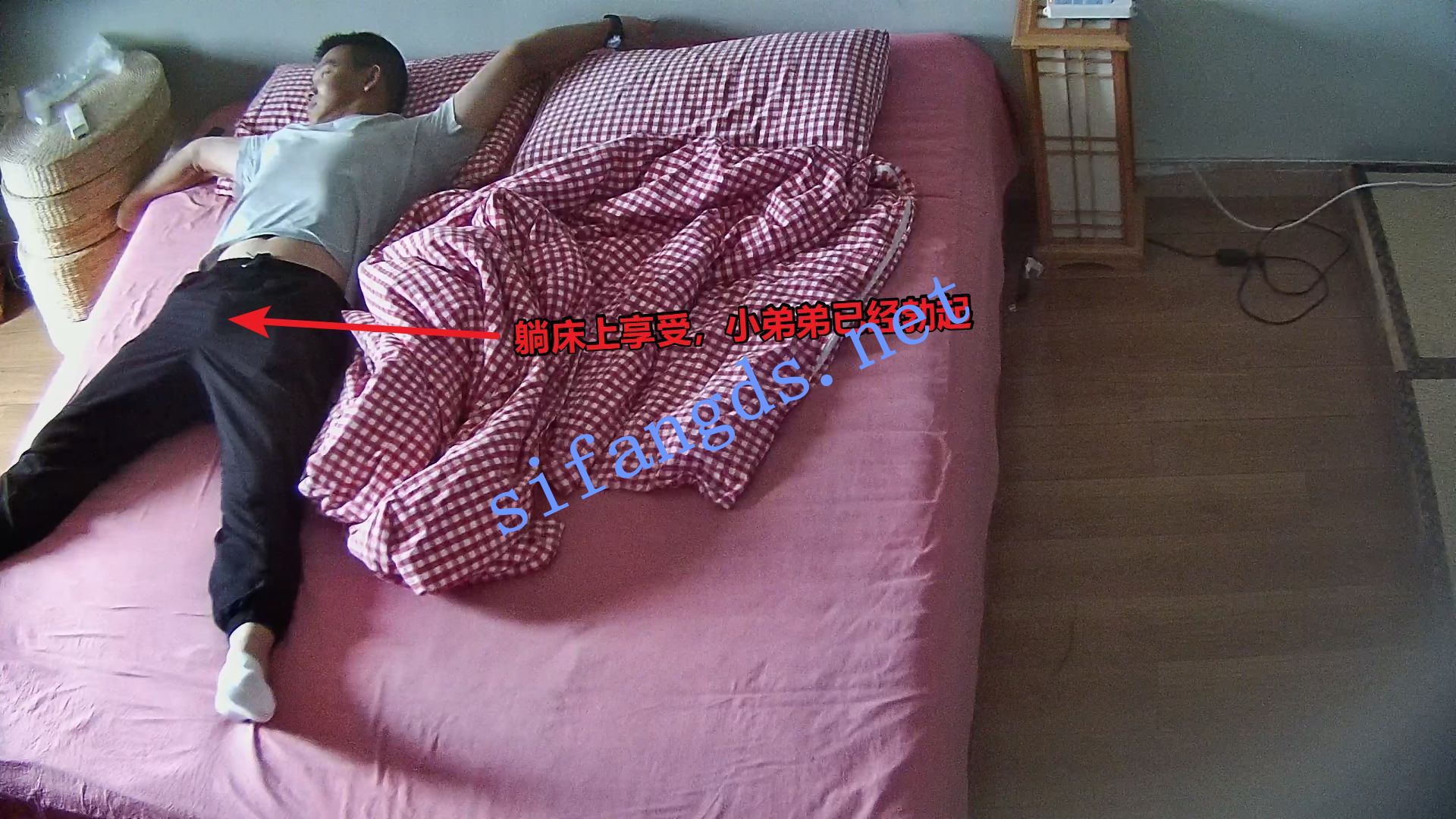 ⏪20250802⏩恋物癖男生在上一个女生退房后把女友带入房间啪 预览图 8