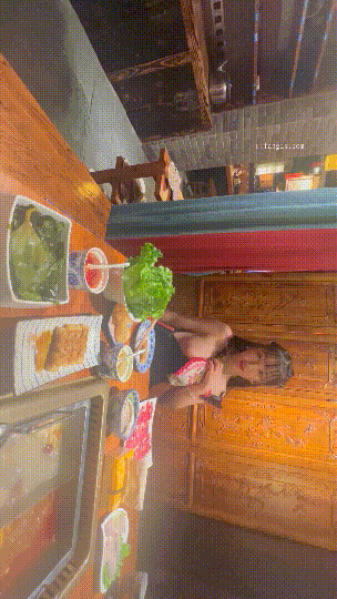 ⚫️11月新品，重磅回归开局就王炸，顶级露出【TonyJ和贝贝】付费(8)，饭店露出体育公园做爱人前走光 预览图 1