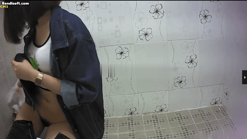 【名宿厕拍】越南名宿老板偷拍女顾客监控流出 预览图 4