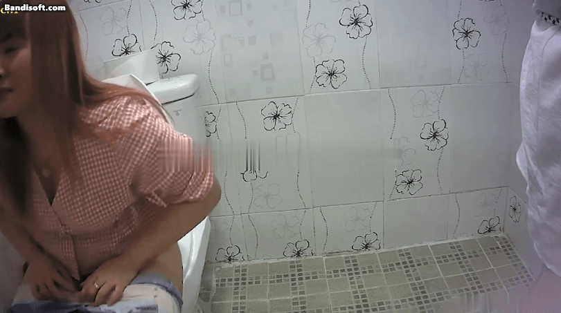 【名宿厕拍】越南名宿老板偷拍女顾客监控流出 预览图 12