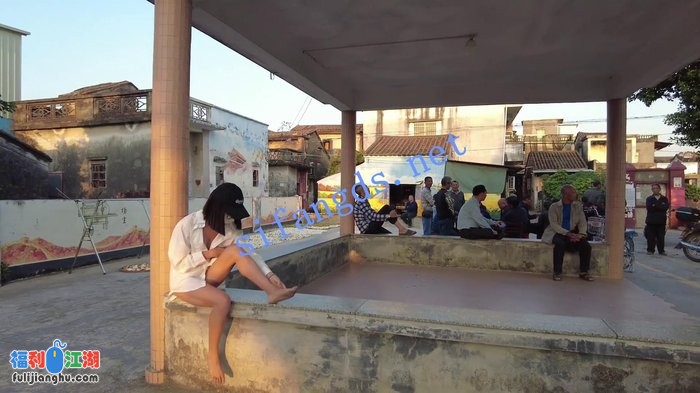 ❤️【cikaimoon/LiWaynix】大胆露出无视路人 疯狂露出（8）[某房原版]【1.05G】 预览图 1