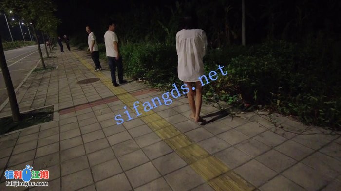 ❤️【cikaimoon/LiWaynix】大胆露出无视路人 疯狂露出（8）[某房原版]【1.05G】 预览图 5