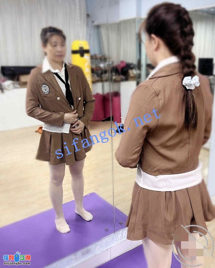 ❤️乱伦❤️外站博主（舅妈的爱情故事）后续10-操妈 舅妈[某房原版]【770M】 预览图 1