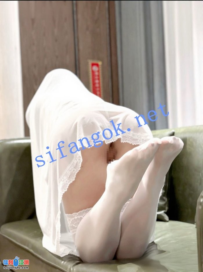 ✅抖音 鱼绅-3 230万粉 顶级美女 露点 修女反差情趣内衣等[某房原版]【13M】 预览图 2