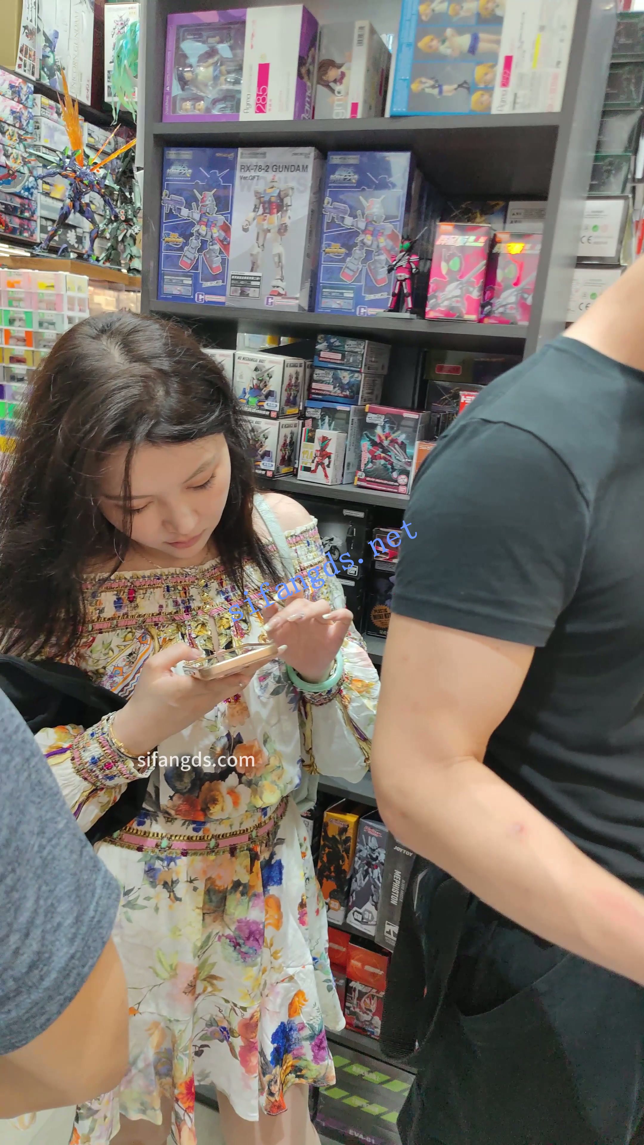 【CSCD】印花连衣裙美女，白色丁字裤 预览图 1