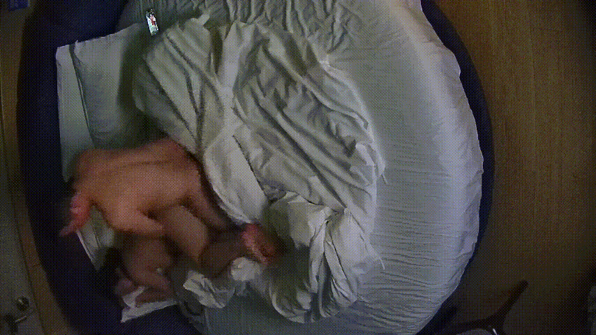 情趣台 12-4 这女人的胸是真漂亮啊 又圆又大又挺 男人只知道舔逼和操逼 这么迷人的奶子碰都没碰 胸推呀废物 预览图 1