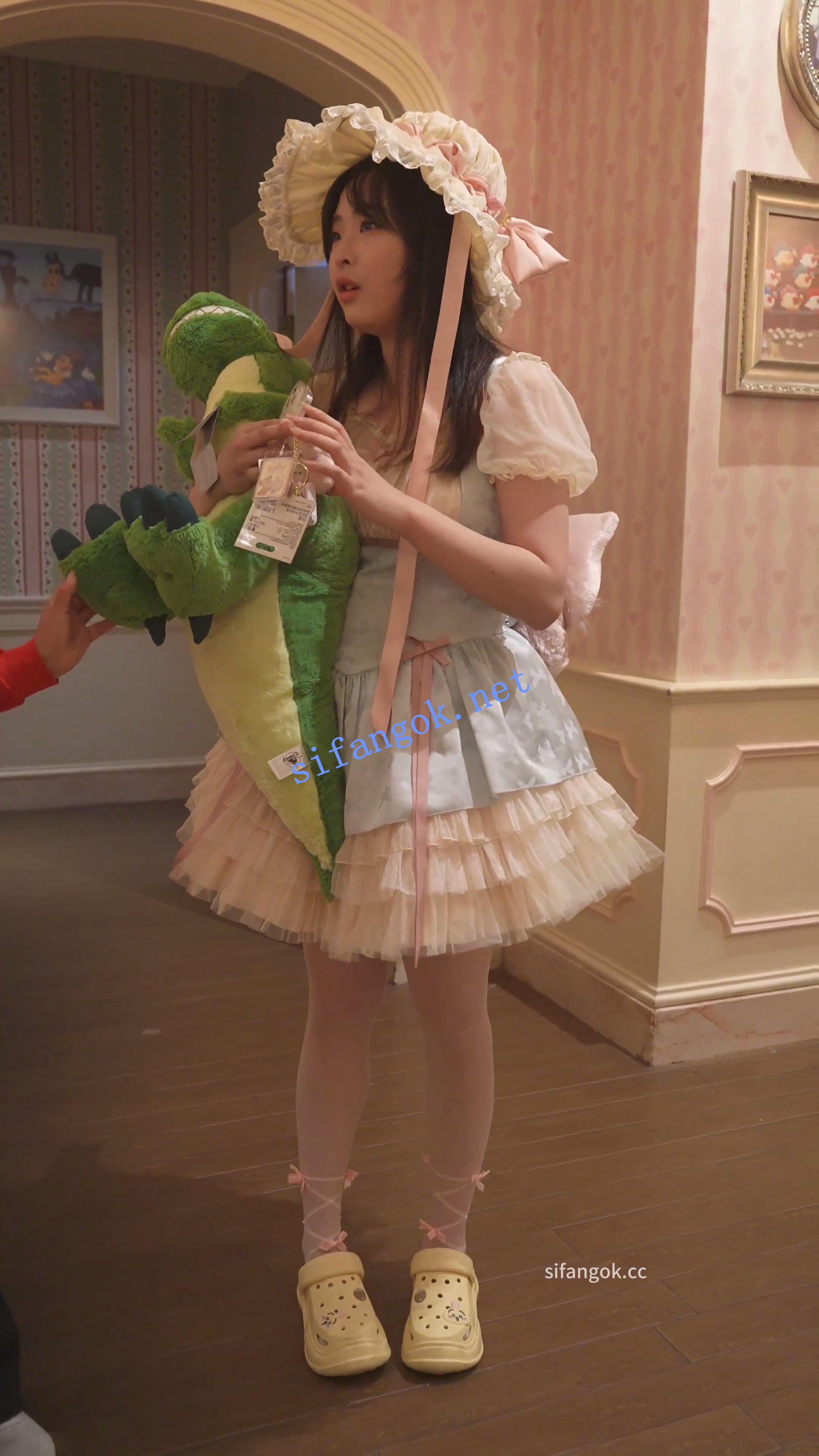 (BC-AA-614)公主裙白丝萌妹..镜头前弯腰拍照蕾丝内贴镜头