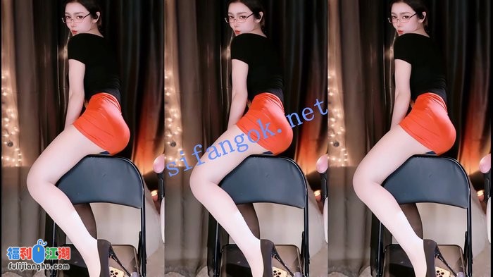 【畅聊 】小美很奈斯，天然骚女奶大臀圆骚舞5V，嘴叼丁裤[某房原版]【489M】 预览图 6