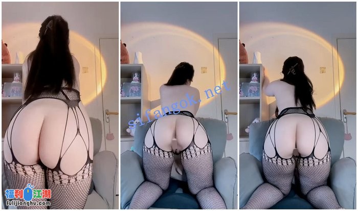 【抖音福利】肥臀妹子【是喵喵吖】晃动肥臀骚舞[某房原版]【284M】 预览图 2