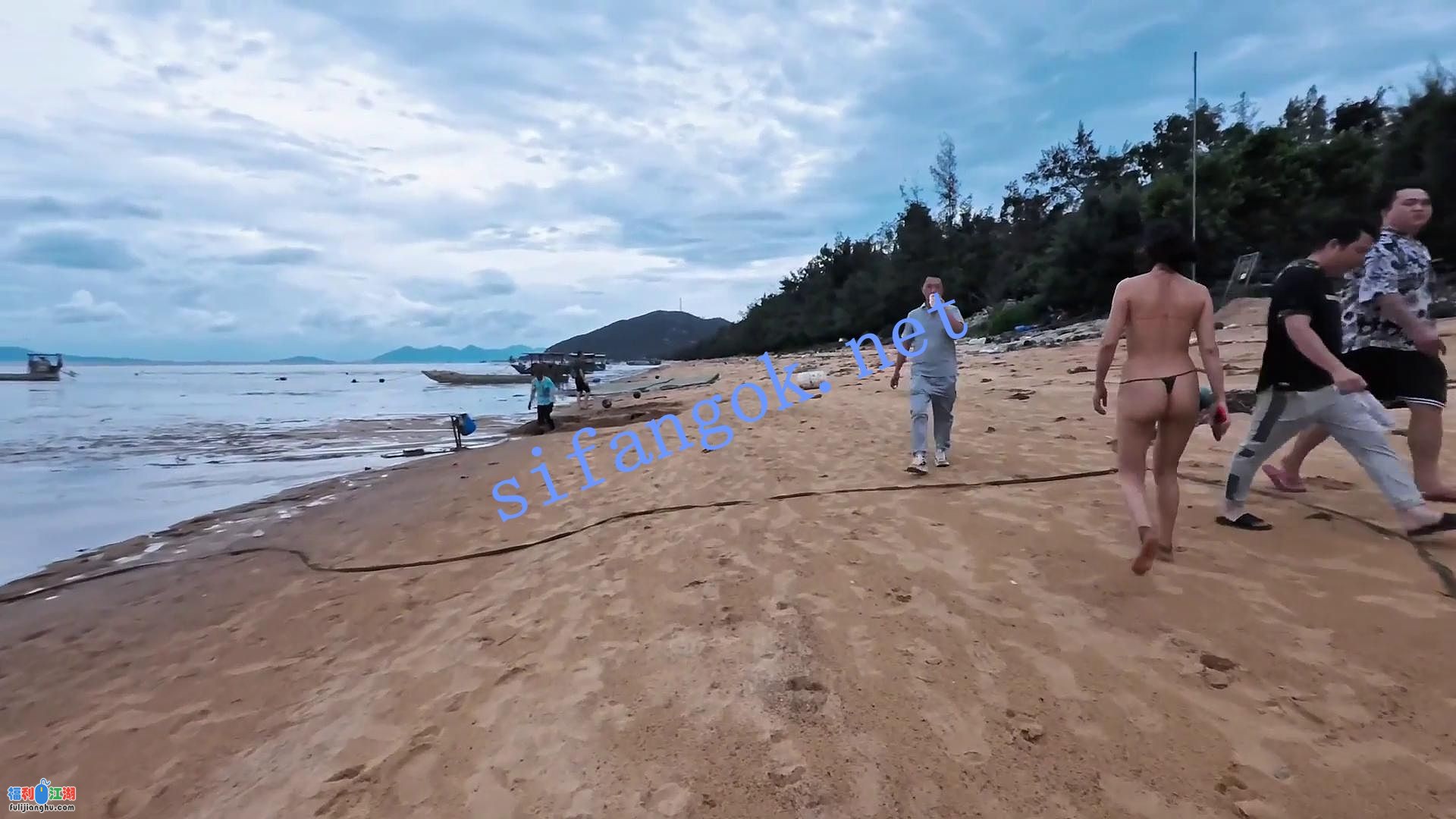 ❤️【cikaimoon/LiWaynix】海边全裸露营散步 油彩比基尼【3.2G】 预览图 9