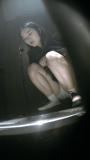 ❤️【厕拍】酒吧小姐姐喝多了想呕吐 拉屎又细又长