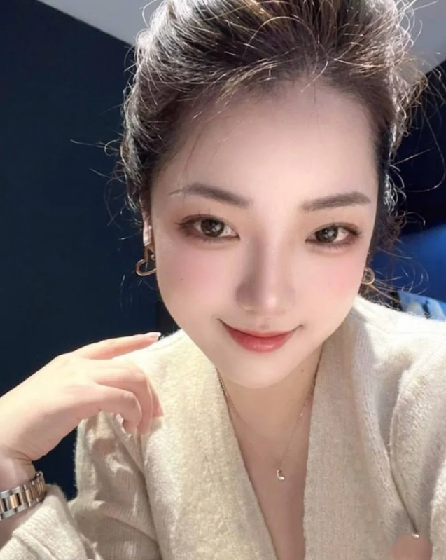 梁菲.锡华夏家具港.惊人大瓜.新中源瓷砖店女销售.附微笑聊天转账记录【455M_11p+1v】 预览图 1