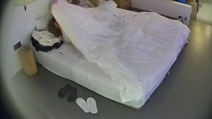 大学城 1-3 男子开好房把正在上班女友叫过来打一炮 走之前还约好晚上再战 女友操完后到处找小内裤 预览图 1