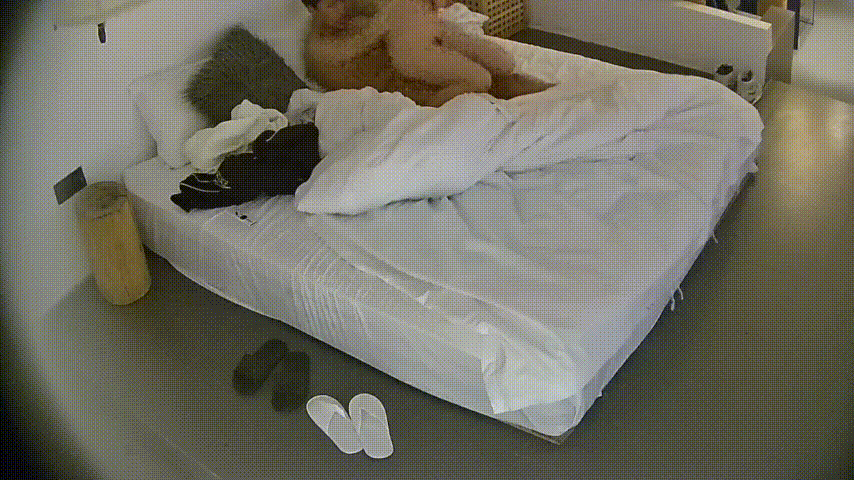 大学城 1-3 男子开好房把正在上班女友叫过来打一炮 走之前还约好晚上再战 女友操完后到处找小内裤 预览图 5