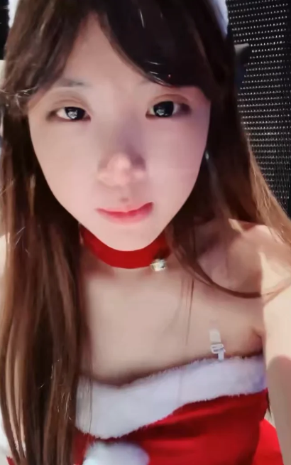 12月25日圣诞节最新流出 极品身材嫩妹身穿圣诞服和男友在KTV里疯狂做爱啪啪大屌无情抽插吃鸡自慰【625M_2V】 预览图 1