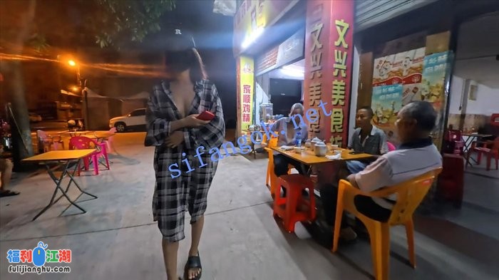 ❤️【cikaimoon】夜市裸露买烧烤人前极限露出[某房原版]【2.65G】 预览图 4