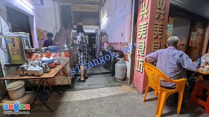 ❤️【cikaimoon】夜市裸露买烧烤人前极限露出[某房原版]【2.65G】 预览图 2