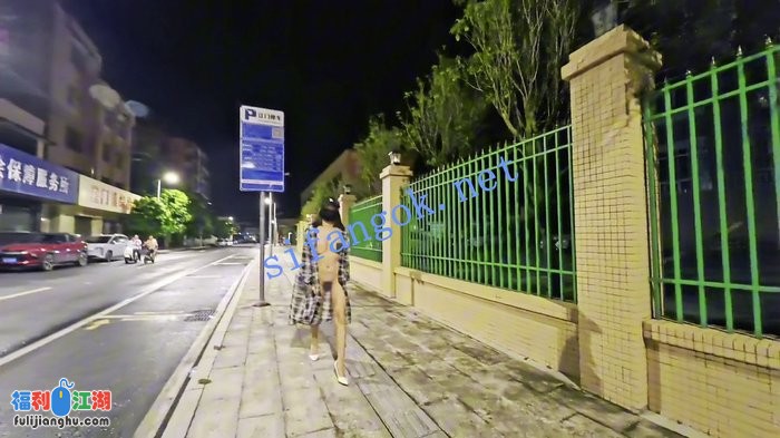 ❤️【cikaimoon】夜市裸露买烧烤人前极限露出[某房原版]【2.65G】 预览图 3