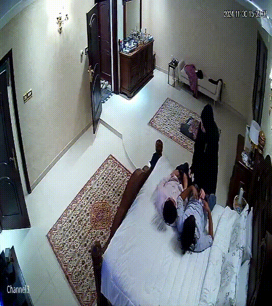 印度家庭监控流出❤️与好兄弟分享妻子，这家庭环境得是富人吧，玩得真花呀！ 预览图 5